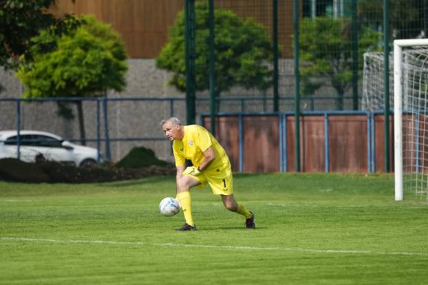 FOTO Legende Dinama ponovno u kopačkama: Boban, Zajec, Marić... zaigrali na izborni dan!