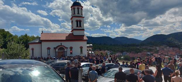 FOTO TUGA U KOTOR VAROŠU Pokopali Draganu (34) koja je poginula u buktinji kod Omiša