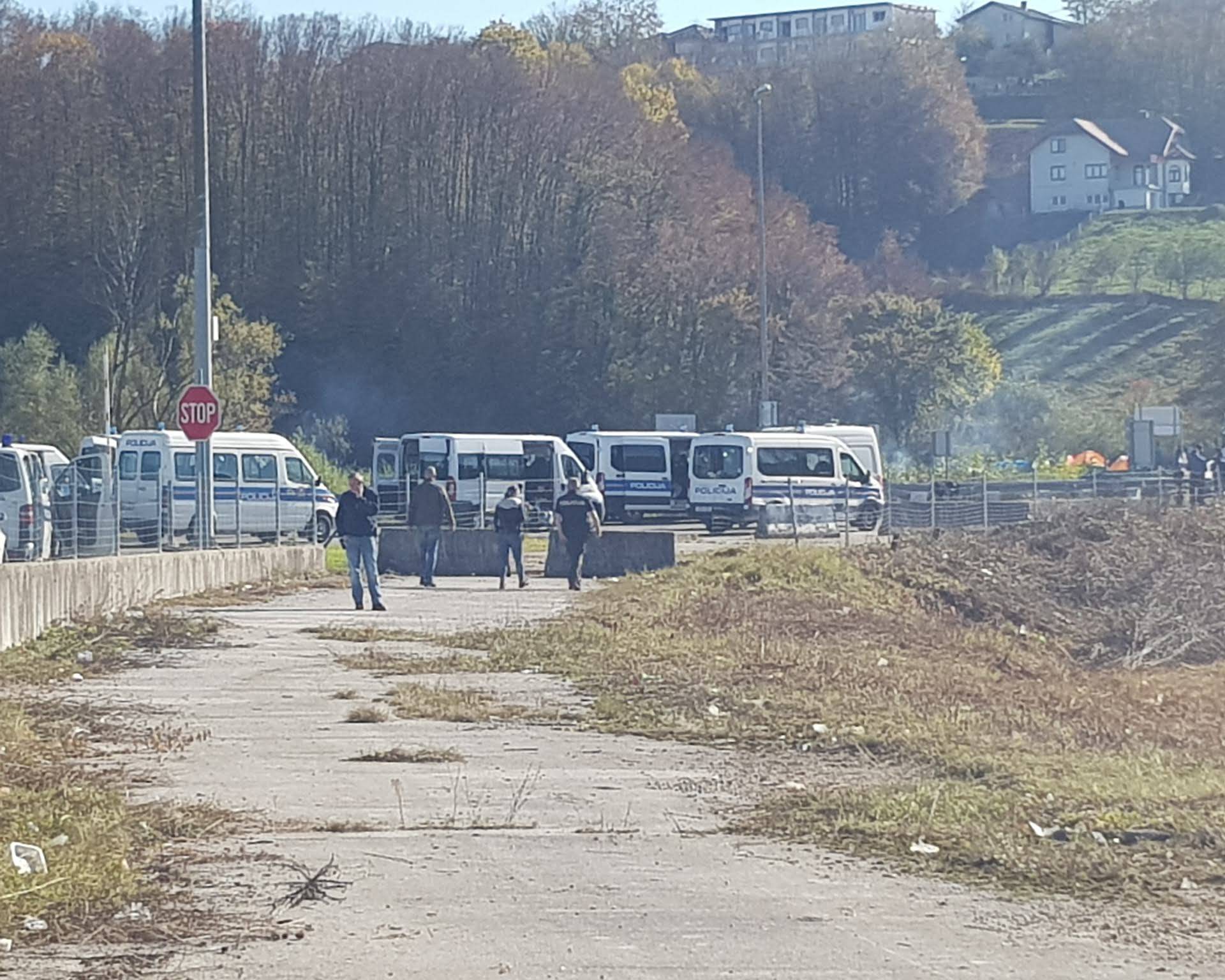 Migranti ih gađali kamenjem: Lakše ozlijeđena dva policajca