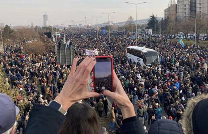 U Srbiji prosvjednici blokirali promet, aktiviste i novinare zastrašivali prije prosvjeda