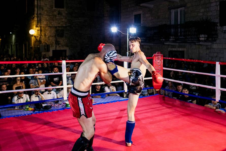 Borilački spektakl za Cikatića: Uz ring u Kaštelima 2000 ljudi