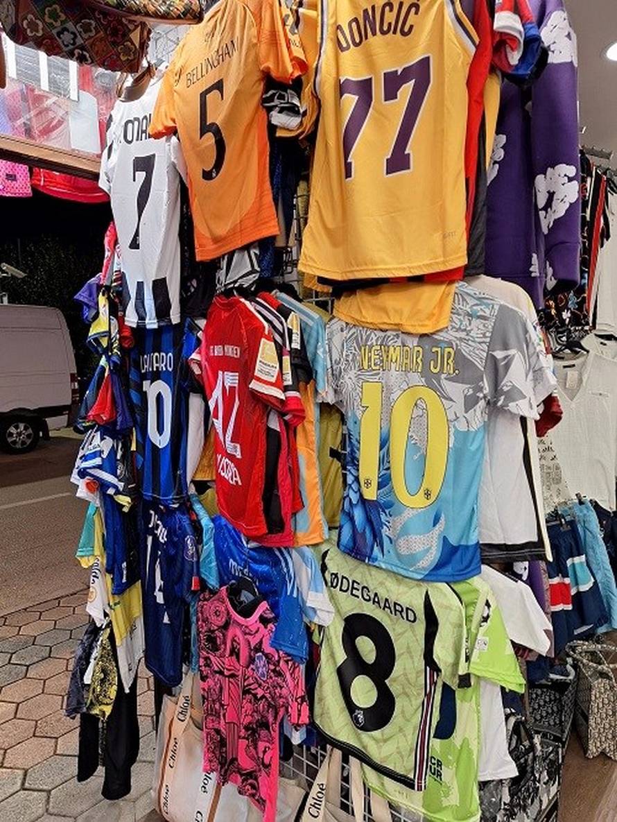 Armani, Hermes, Prada, Real. Carinici u akciji. Pogledajte što su sve zaplijenili na obali