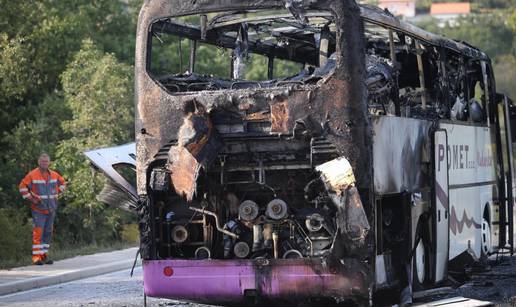 Buktinja  kod Klisa: Zapalio se autobus, evakuirali 20 putnika