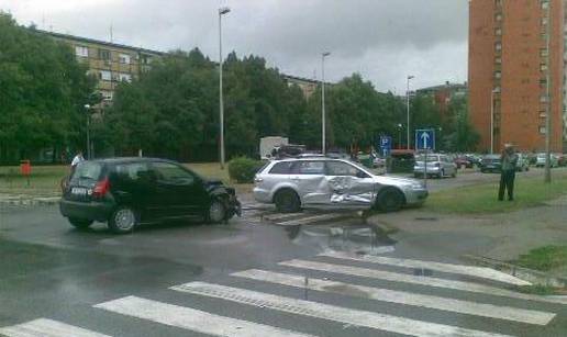 Mazdom oduzeo prednost pa se sudario sa Citroenom