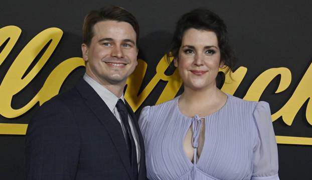 Los Angeles, United States. 11th Nov, 2021. Cast member Melanie Lynskey (R) and her partner, actor Jason Ritter attend the premiere of Showtime's dramatic horror thriller TV series "Yellowjackets" at the Hollywood Legion Post 43 in Los Angeles on Wednesda