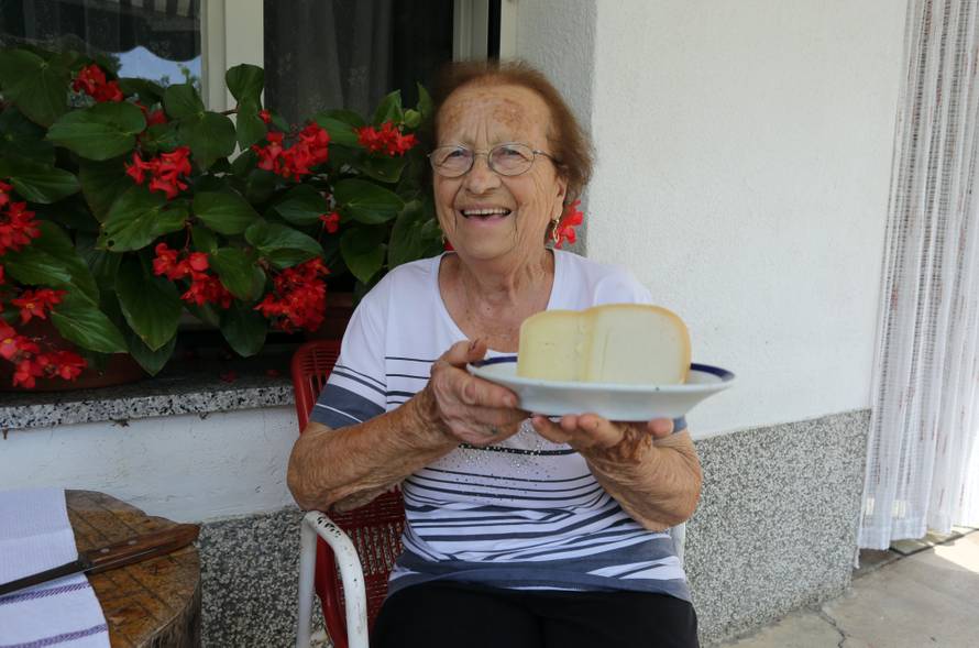 Superbaka Darinka (89): 'Ja sam mljekarica već 80 godina'