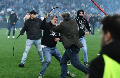VIDEO Sramotne scene iz Udina: Huligani Napolija i Udinesea se nakon utakmice tukli na terenu