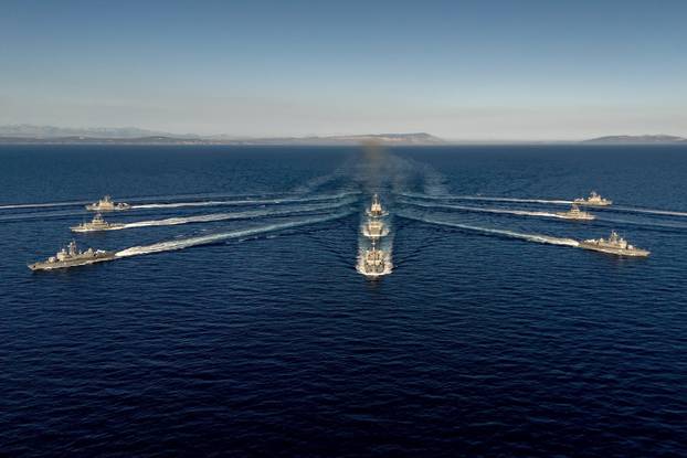 Split: Pogled iz zraka na Hrvatsku ratnu mornaricu koja izvodi vježbu za vojni Mimohod 2025. 