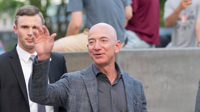 Dionice Amazona skočile preko 15% u 2024. i učinile Bezosa najbogatijim čovjekom
