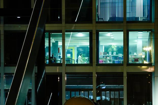 Glazbena akademija u Zagrebu izgleda posebno u jesenju večer