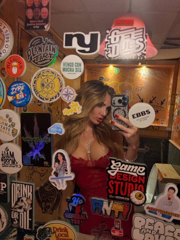 FOTO Možda ste ju sreli... Bujna influencerica posjetila Jadran: 'Ja sam u Hrvatskoj, a vi niste'