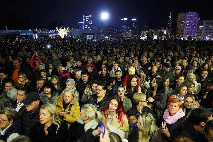 Suze i pjesma u Sarajevu u čast Halidu Bešliću