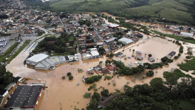 U Sao Paulu u poplavama i odronima zemlje 15 poginulih