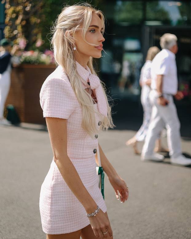 FOTO Zamamna plavuša plijeni pozornost gdje god se pojavi! Surađivala je i s Netflixom