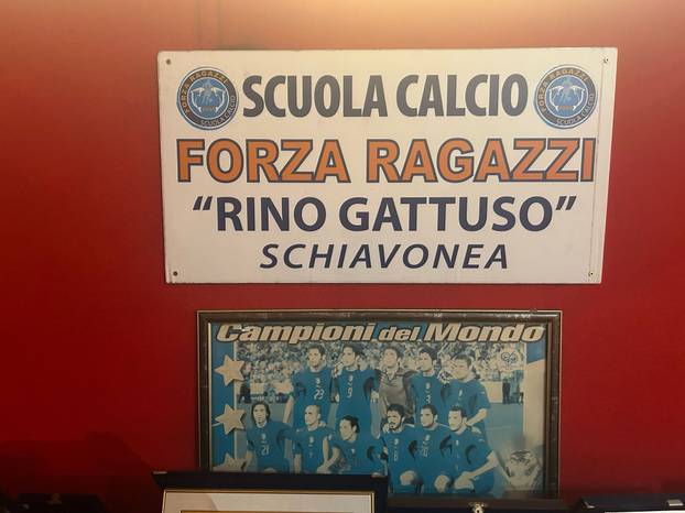 FOTO Bili smo u luksuznoj kući Gattusovih: Dresovi, trofeji i neobičan poklon usred sobe