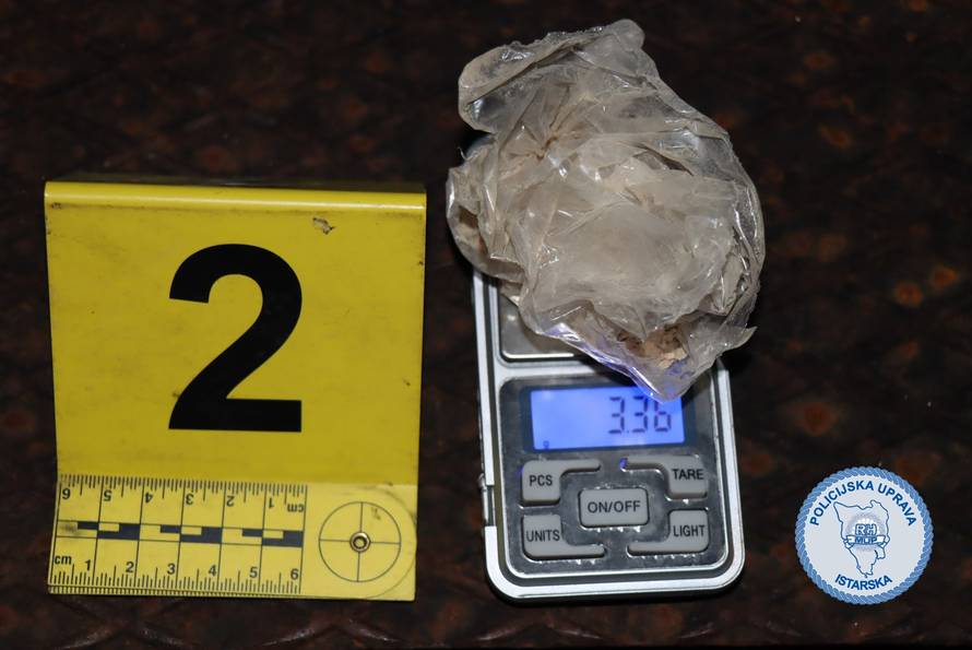 Kraj istarske narkobande: Policija upala u domove, zaplijenili drogu, novac i oružje