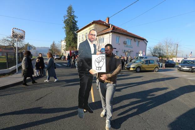 Zagreb: U organizaciji roditelja učenika osnovne škole Donji Dragonožec održan 3. bojkot nastave