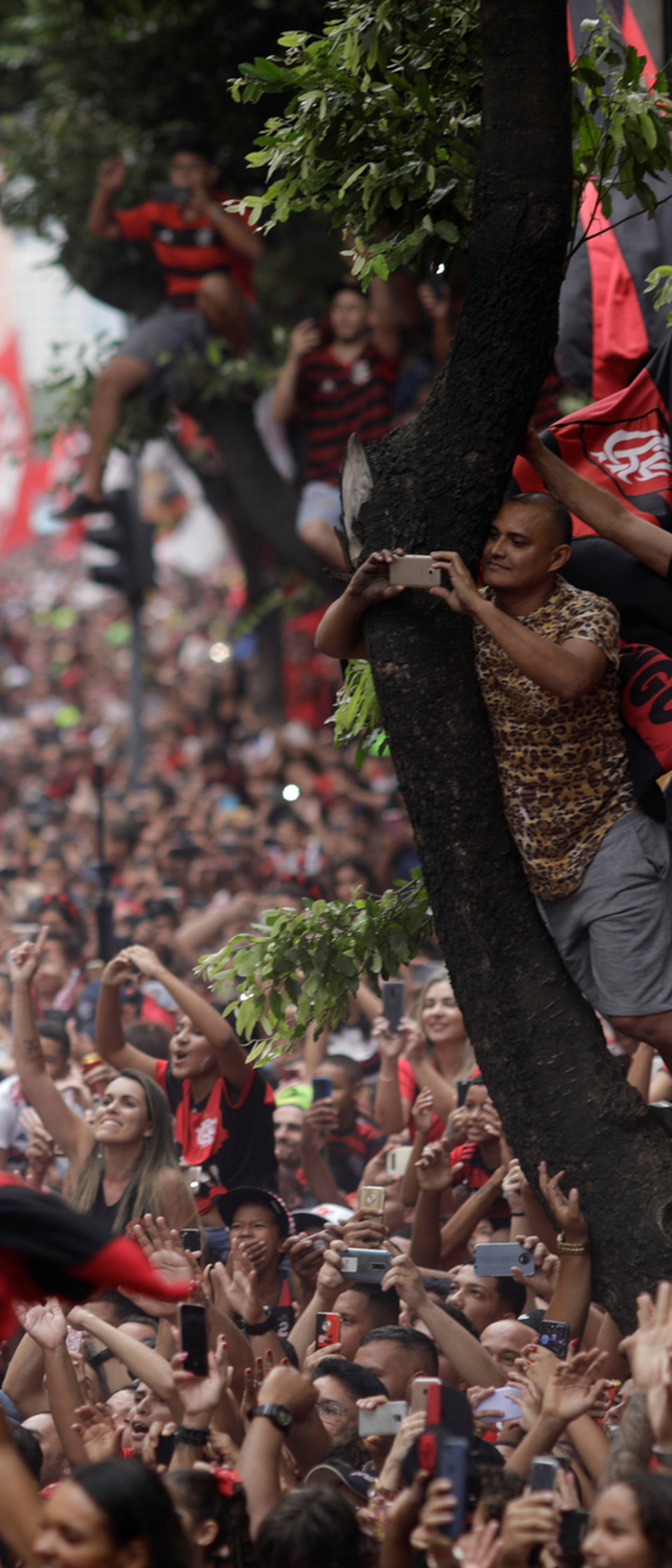 Lude scene u Riju: Rijeke ljudi slavile Flamengo pa izbio kaos