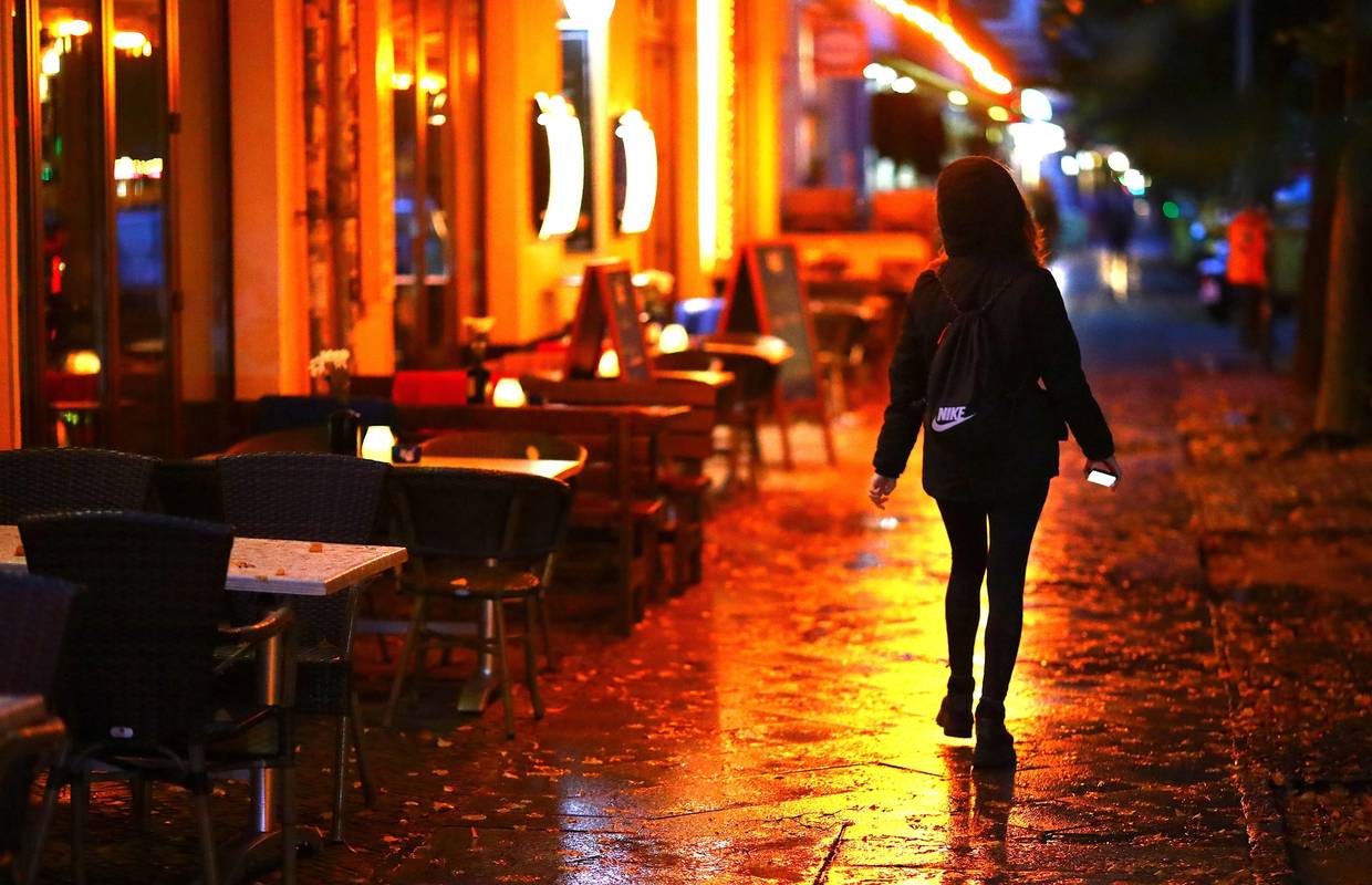 Njemačke vlasti zatvorile kafiće i restorane od 23 do 6 ujutro, upravni sud ukinuo tu odluku