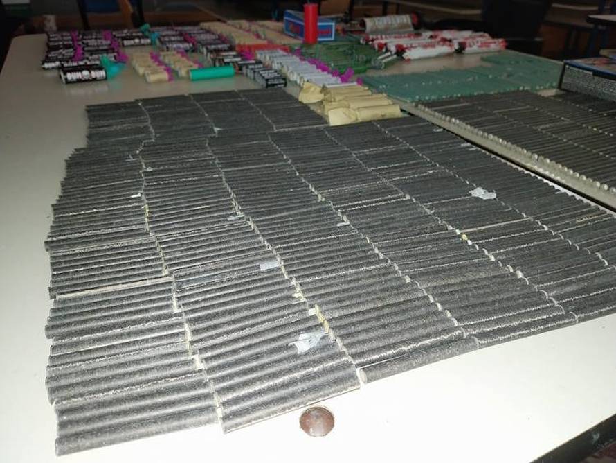 FOTO Kod dvojice maloljetnika u Zagrebu pronašli gotovo tisuću komada opasne pirotehnike