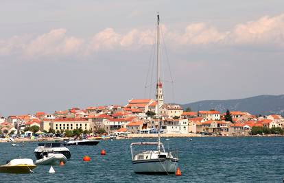 Drama na Murteru! Turistima se pojavile velike fleke na tijelu: Riječ je o  pješčanoj mušici?