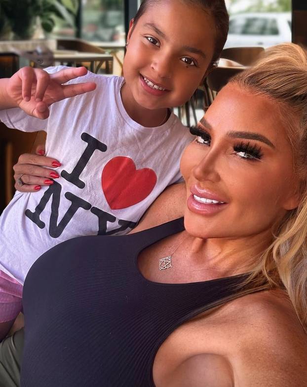 Majka osmero djece napravila nešto što nitko nije očekivao – sad živi od svog izgleda