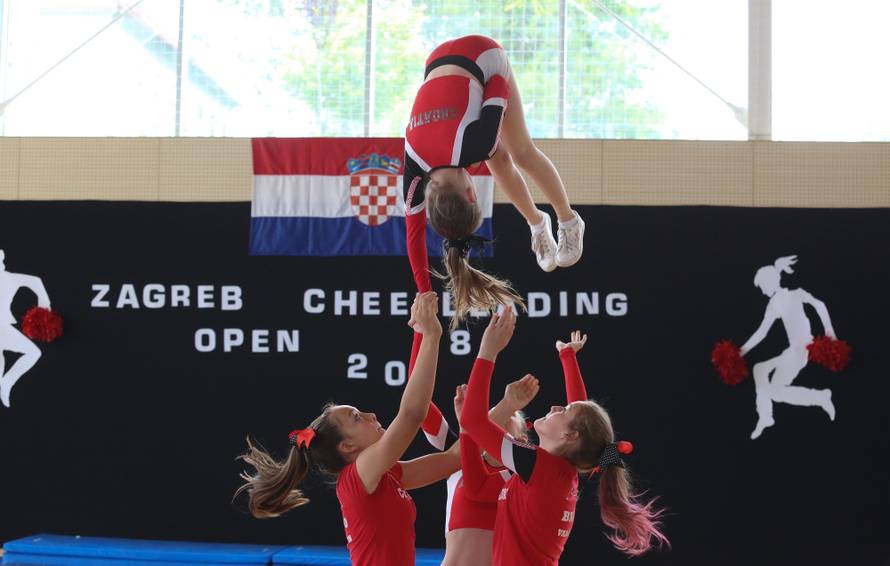 Navijačice u Zagrebu: Hrvatske plesačice zapalile su metropolu