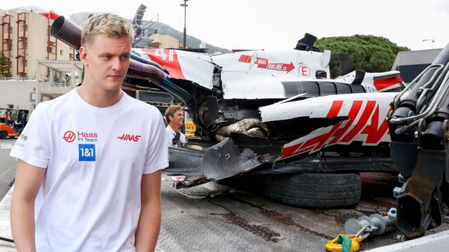 Pa počni voziti kao Schumacher! Haas upozorio Micka da prekine s nesrećama, slupao 2 mil. eura
