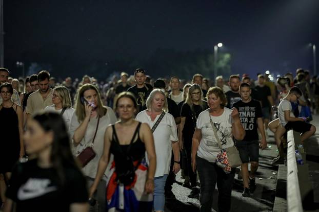 Zagreb: Završio je koncert Marka Perkovića Thompsona, kolone ljudi idu s hipodroma