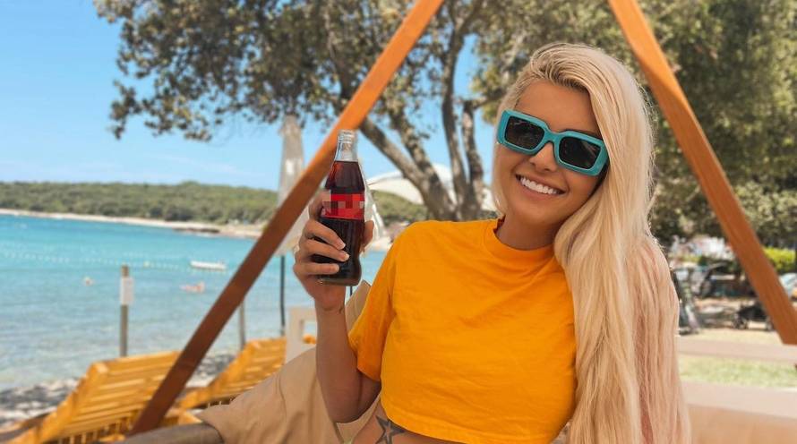 Ella Dvornik u oskudnom badiću na plaži: 'Ovoliko si se skinula?'