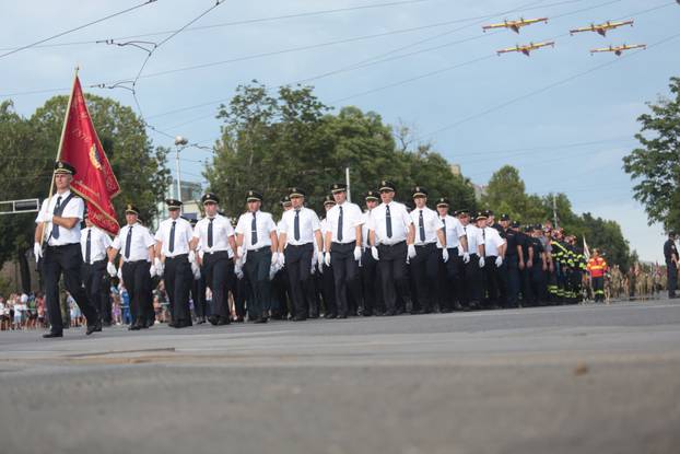 Zagreb: Svečani vojni mimohod u povodu 30 godina VRO Oluja