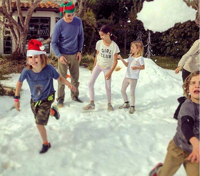 Vilenjak Višnjić: Djeci za Božić napunio vrt umjetnim snijegom