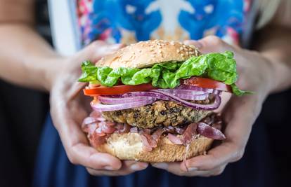 Chill&Grill ti donosi sočan recept za burger od janjetine