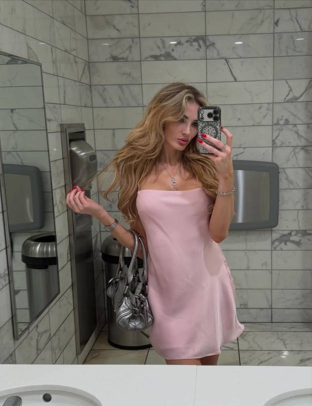 FOTO Možda ste ju sreli... Bujna influencerica posjetila Jadran: 'Ja sam u Hrvatskoj, a vi niste'