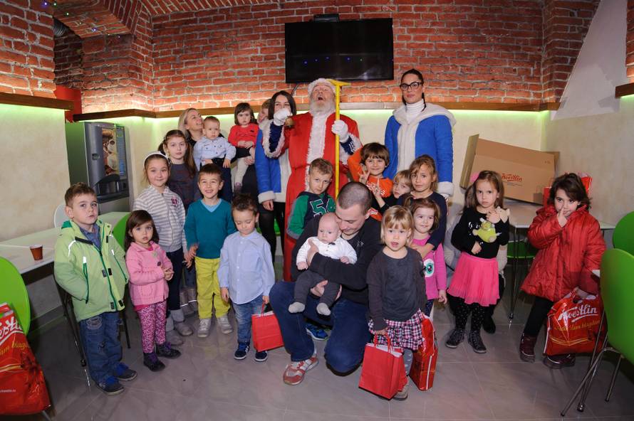 Uveseljava brojnu djecu: Ivan je punih 50 godina Djed Božićnjak