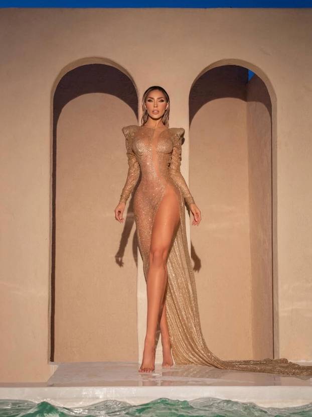 FOTO Mama influencerica: Anita voli pozirati bez ičega na sebi