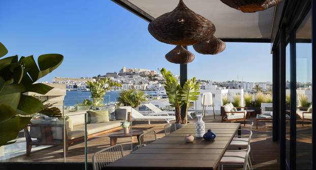 Sama pomisao na Ibizu priziva slike savršenog odmora, ali ovaj hotel je pravi jackpot!
