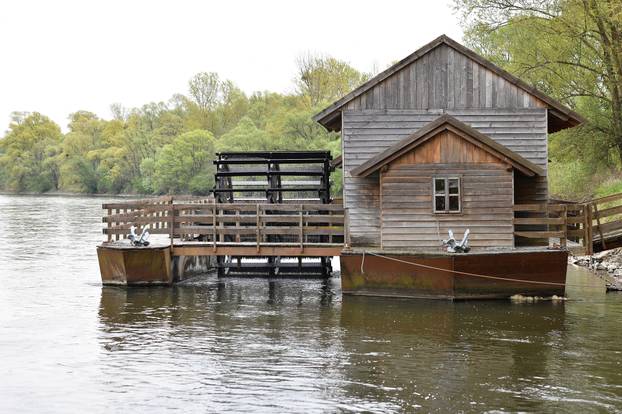 Skelarska kuća i mlin na rijeci Muri