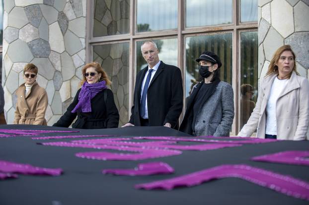 Split: Udruga Domine razvukla crnu zastavu s porukom protiv nasilja nad zenama
