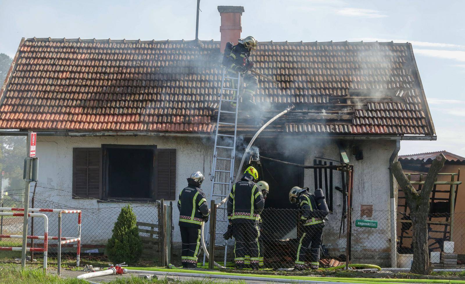 Zapalila se kuća u Buzinu: U požaru je ozlijeđeno troje ljudi