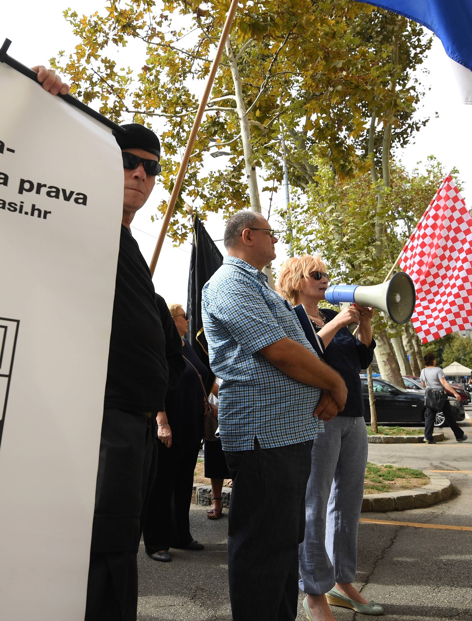 Zagreb: Pripadnici HOS-a prosvjeduju ispred srediÅ¡njice HDZ-a