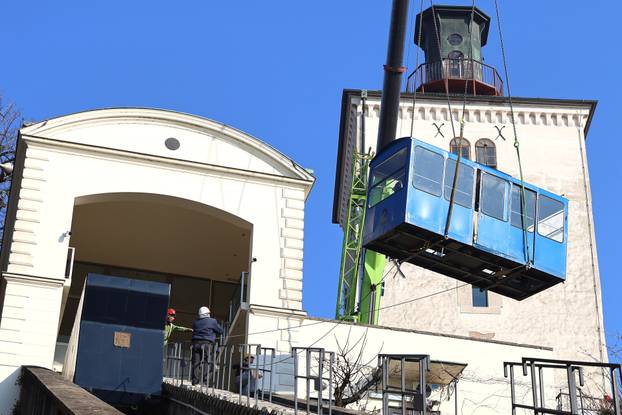 Zagreb: "Leteća" kabina Uspinjače pobudila pozornost prolaznika