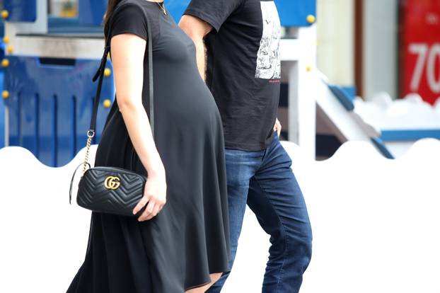 ARHIVA - 2018. Zagreb: Slaven Bilić s trudnom zaručnicom Ivanom prošetao gradom