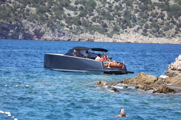 ARHIVA - EKSKLUZIVNE FOTOGRAFIJE David i Victoria Beckham na odmoru u Hrvatskoj 