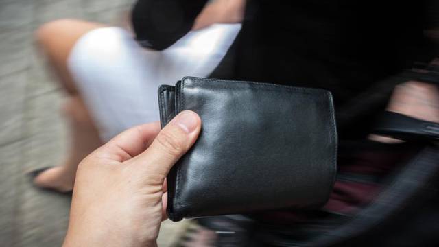 Handbag theft increases
