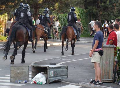 Makljaža Hrvata i Srba usred Kranja: Letjele stolice, policija je tukla, a finale jedva završilo