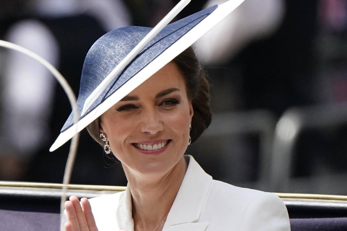 Kate objavila tradicionalnu fotku princa Georgea, fanovi bijesni: 'Pa on je nasljednik!'