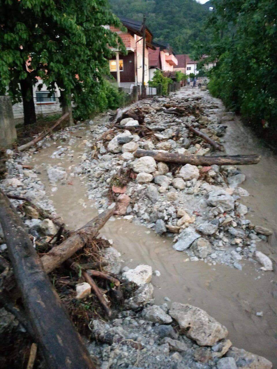 Kaos kod Zaprešića: Poplavile ulice, odron im je ugrozio kuće