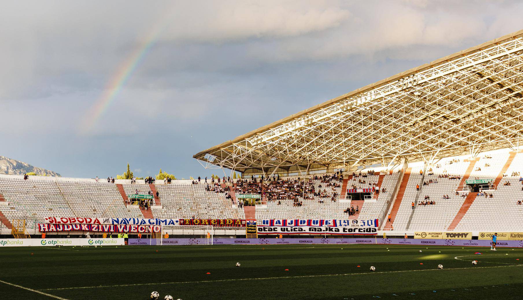 Split: Duga iznad stadiona Poljud uoči utakmice Hajduk - Istra