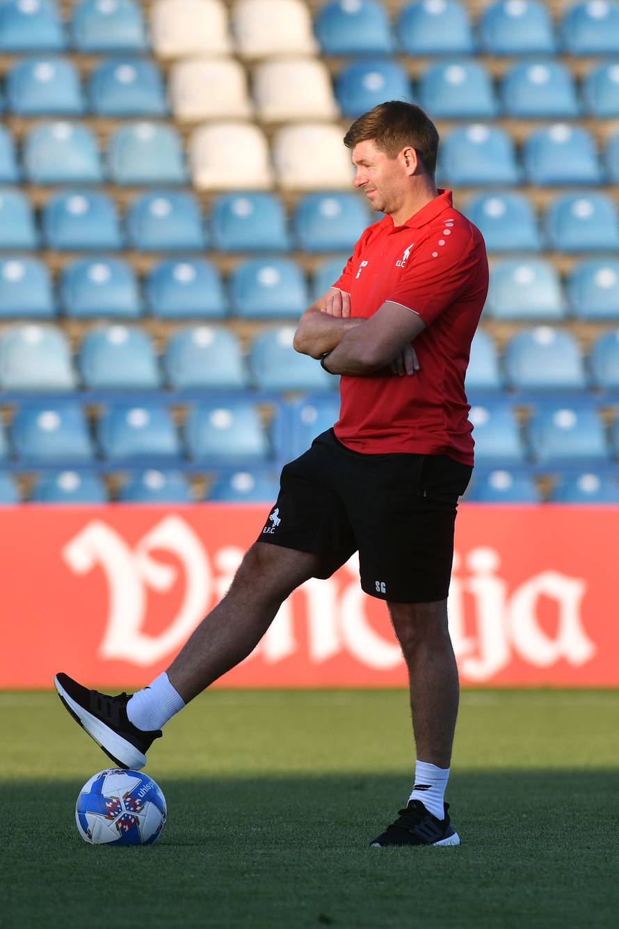 Stevan Gerrard trener Al Ettifaqa na zagrijavanju uoči prijateljske utakmice sa NK Varaždin 